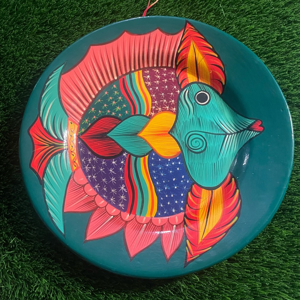 Colorful Fish Design plate decor - Picture 2 of 13